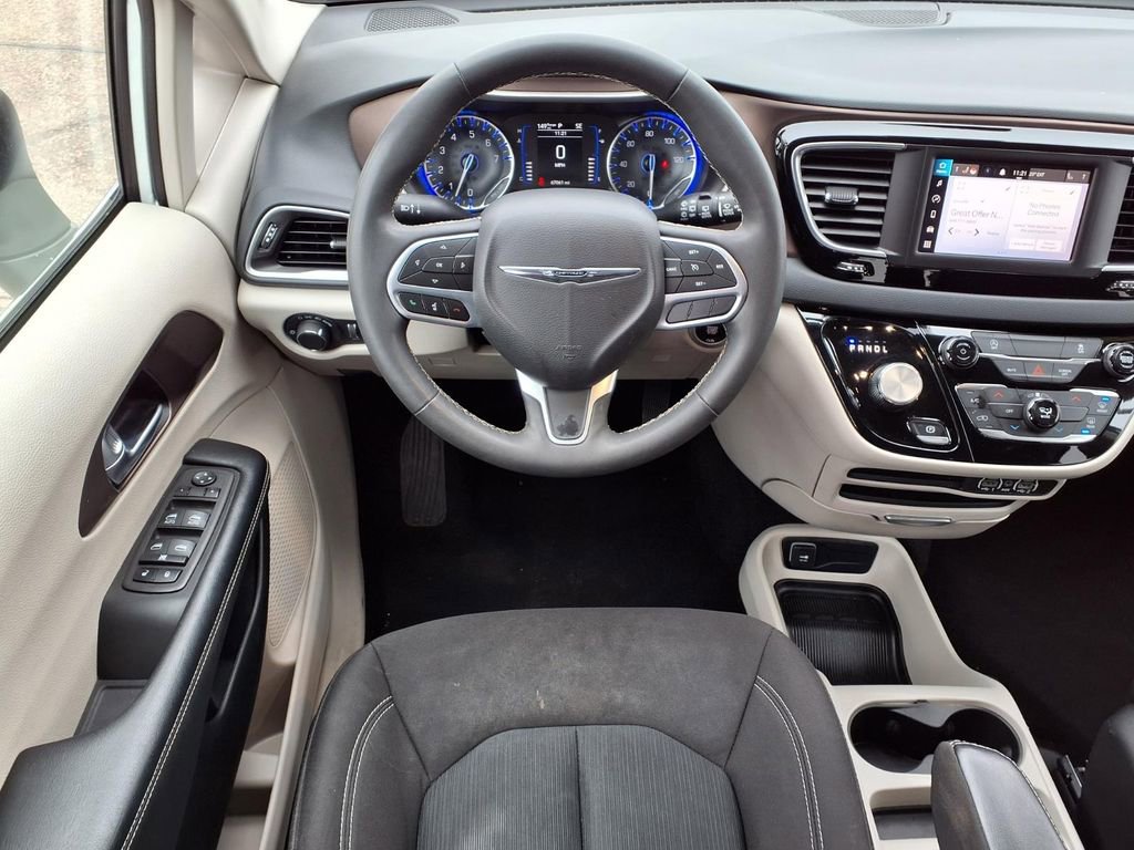 Used 2023 Chrysler Voyager LX image 15
