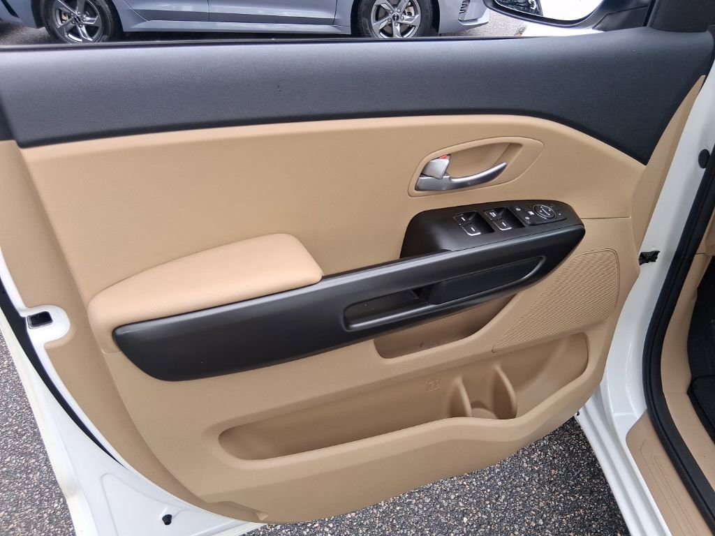 Used 2019 Kia Sedona EX image 5