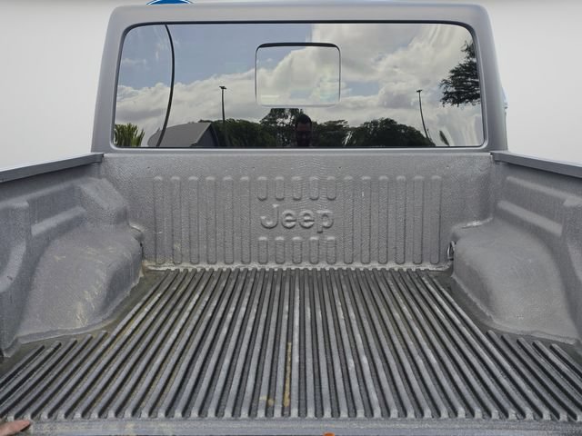 Used 2023 Jeep Gladiator Overland w/ LED Lighting Group AWD/4WD image 12