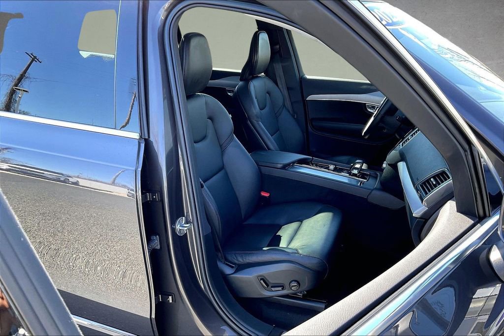Certified 2023 Volvo XC90 B5 Core w/ Protection Package Premier image 30