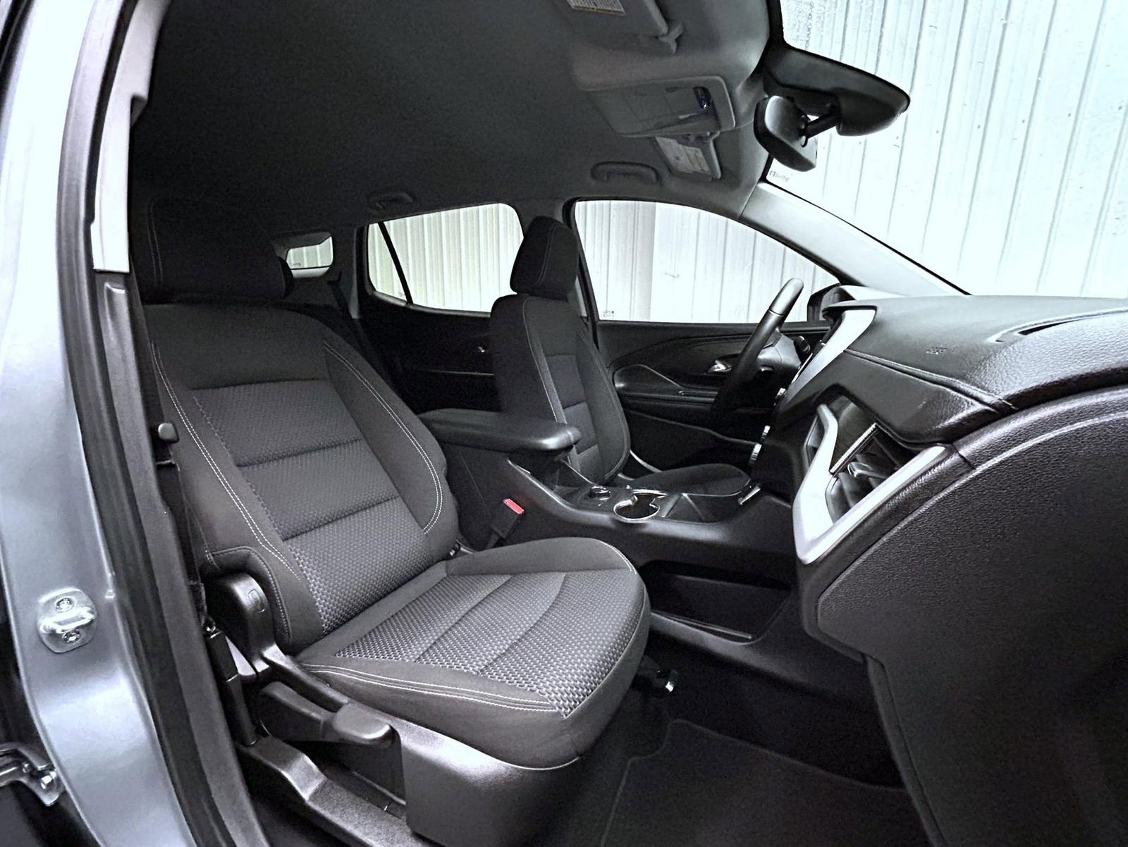 Used 2023 GMC Terrain SLE w/ Elevation Edition image 15