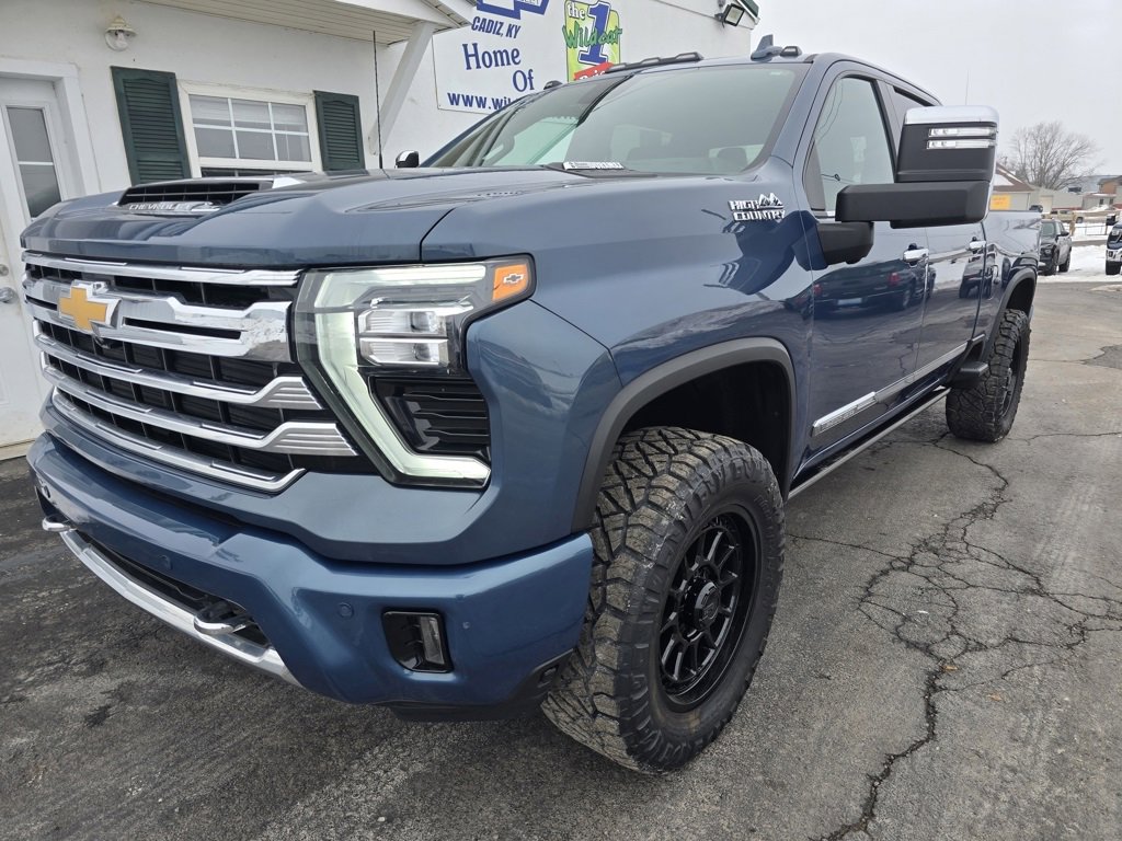 Used 2025 Chevrolet Silverado 2500 High Country w/ High Country Premium Package image 3