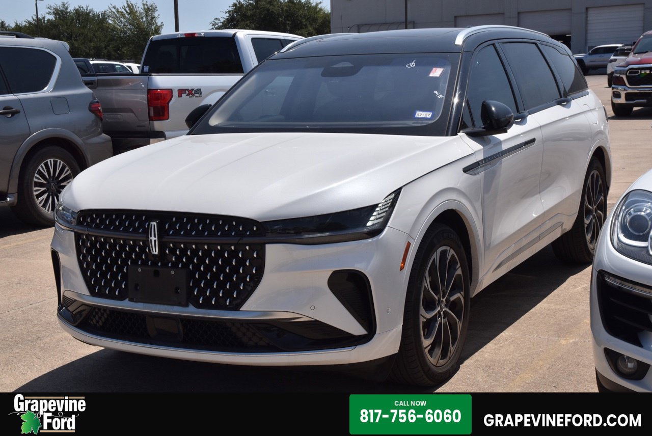Certified 2024 Lincoln Nautilus Reserve w/ Equipment Group 202A AWD/4WD image 1