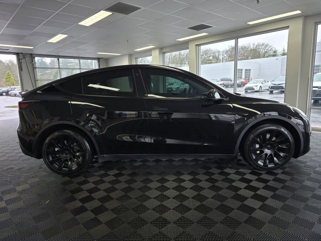 Used 2021 Tesla Model Y Long Range image 3