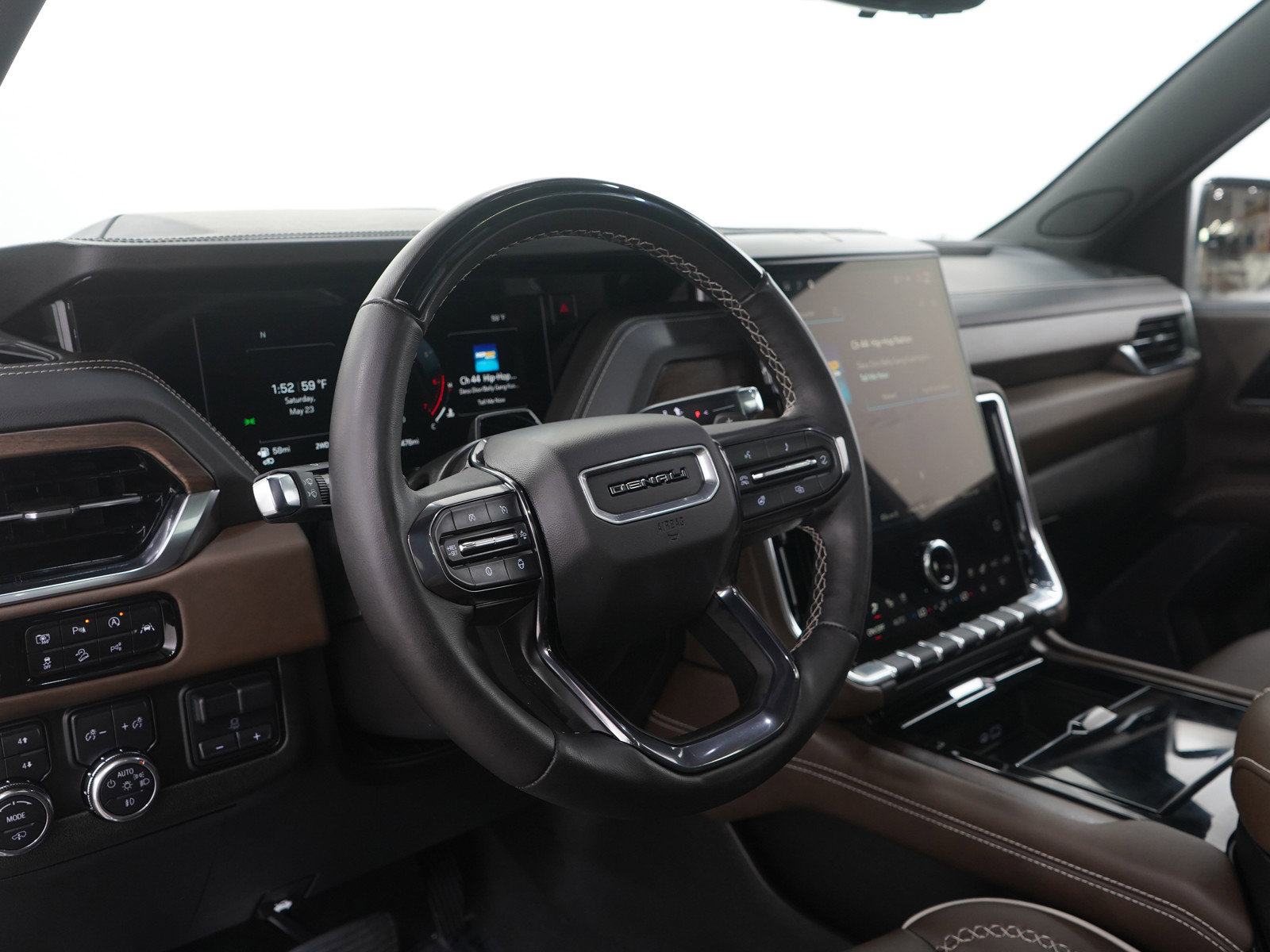 Used 2025 GMC Yukon XL Denali Ultimate AWD/4WD image 29