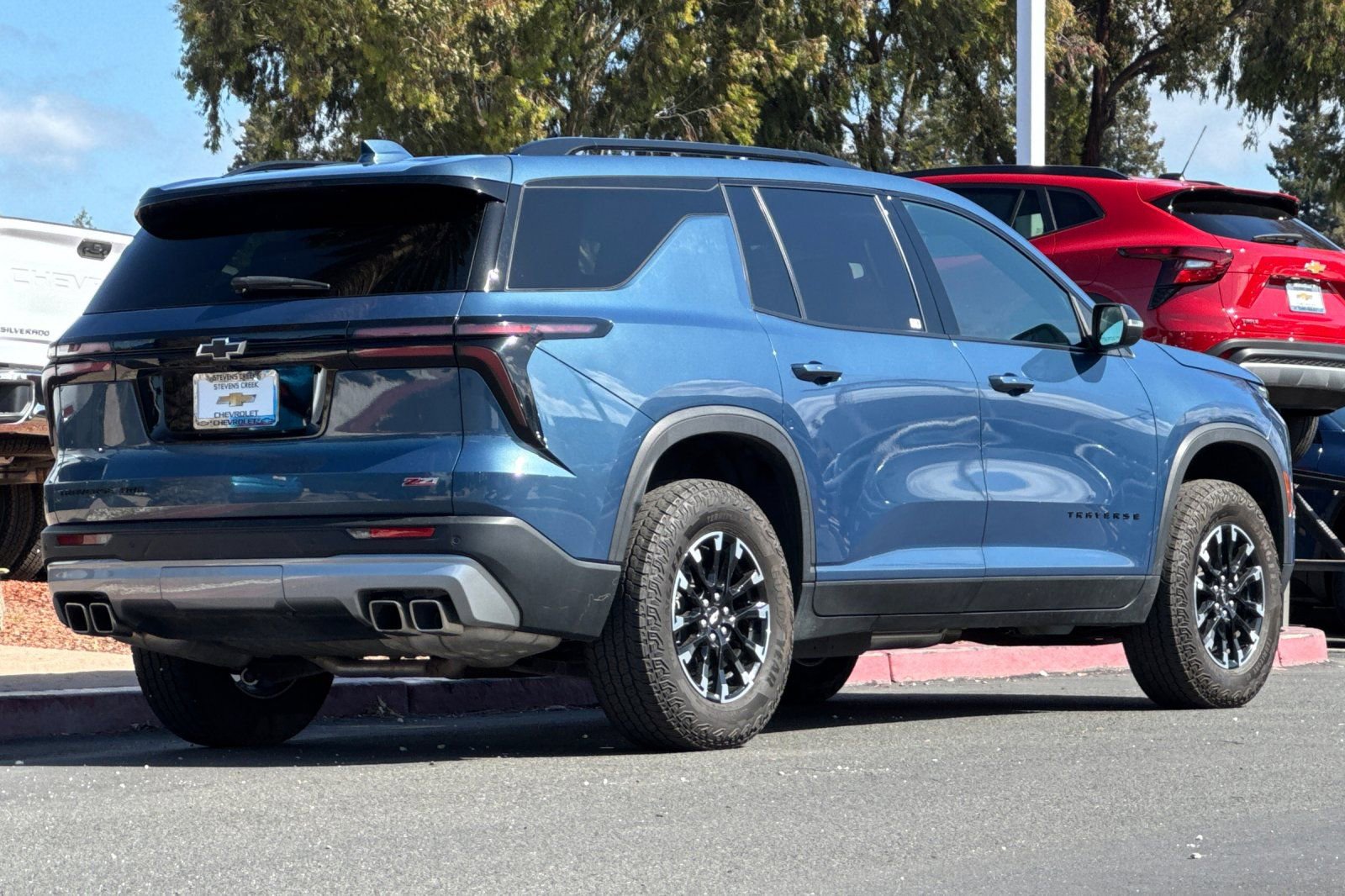 Used 2025 Chevrolet Traverse Z71 AWD/4WD image 5