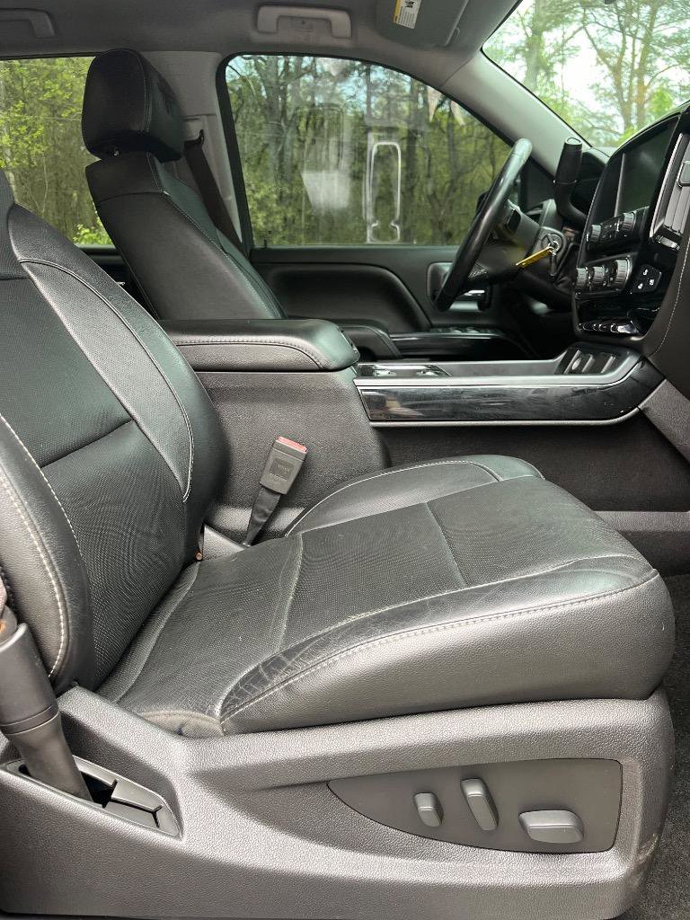 Used 2017 Chevrolet Silverado 1500 LTZ Z71 w/ LTZ Plus Package AWD/4WD image 44
