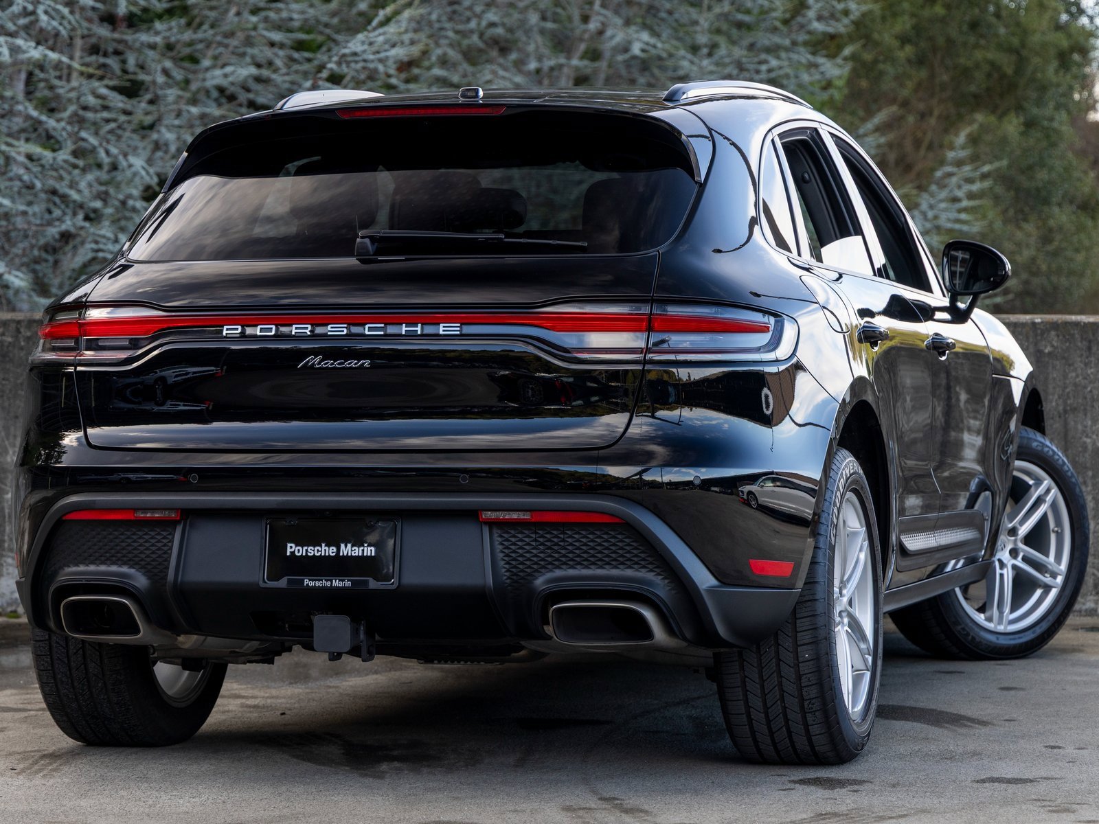 Certified 2025 Porsche Macan image 11