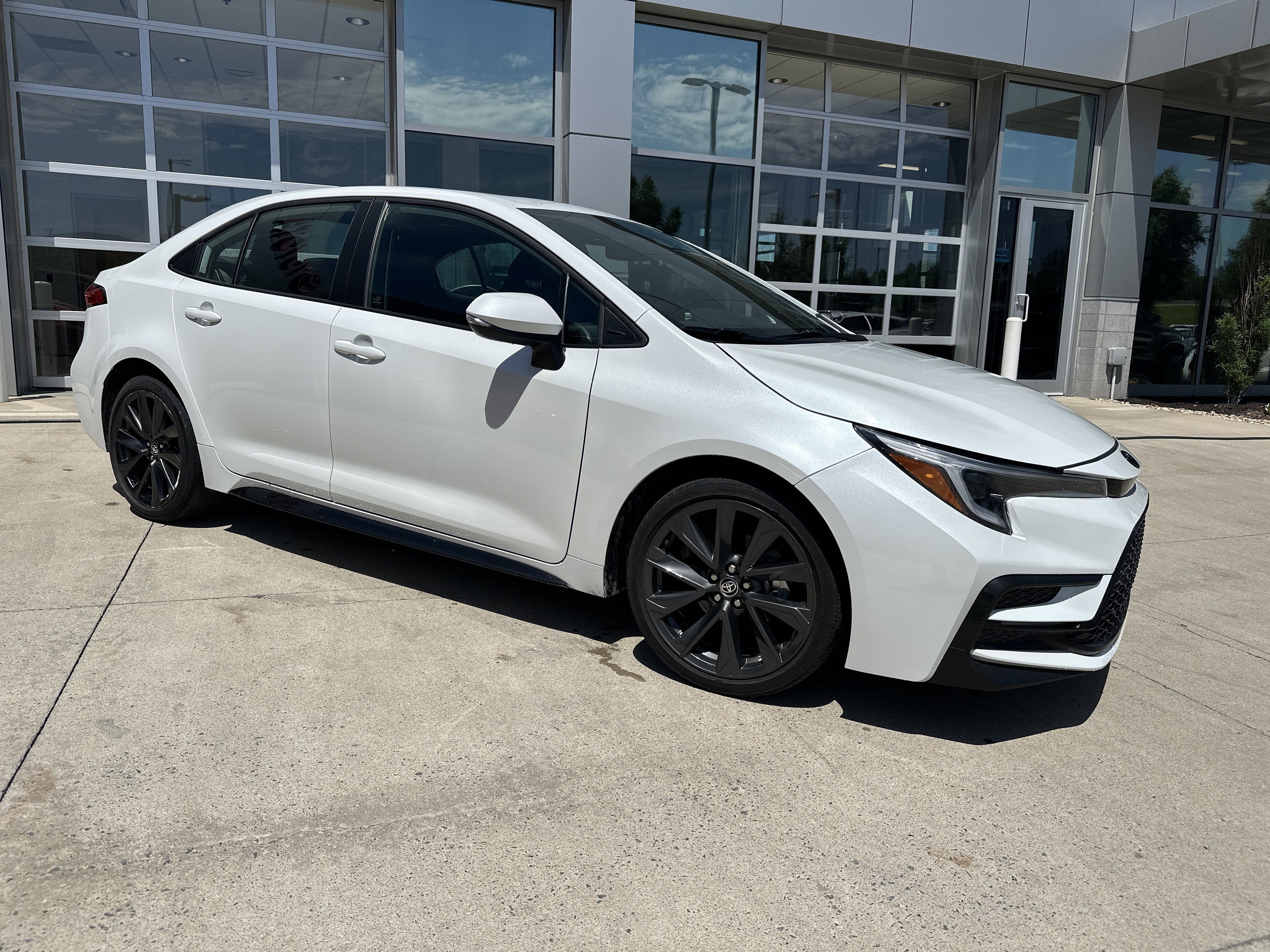 Used 2023 Toyota Corolla XSE FWD image 2