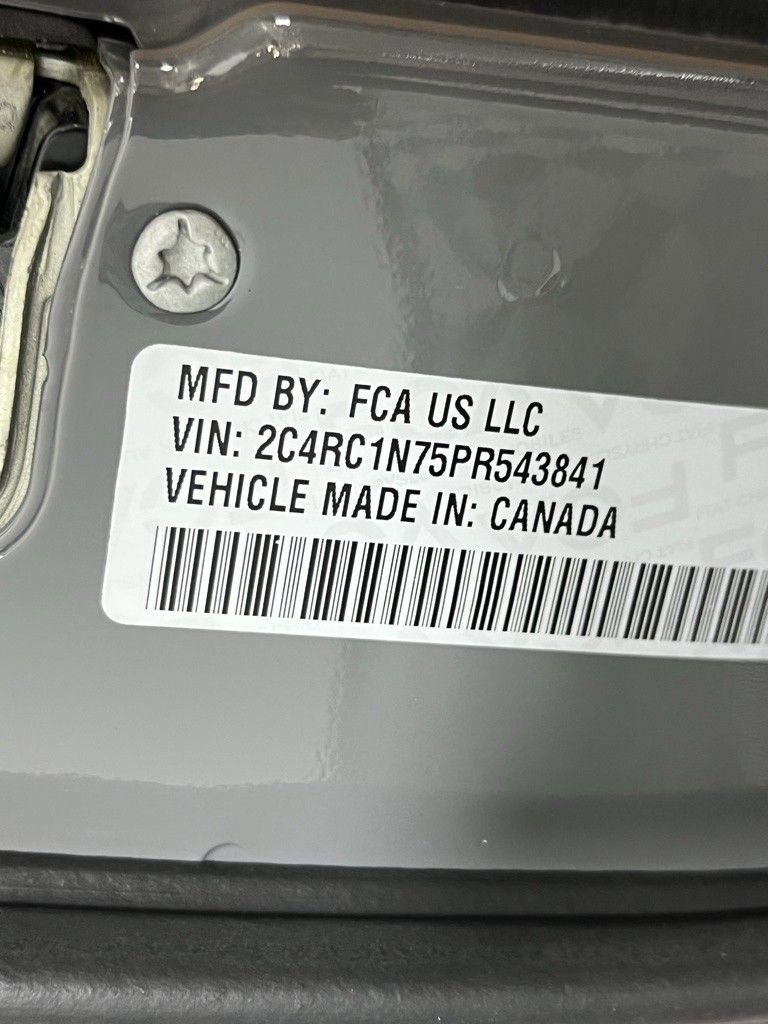 Used 2023 Chrysler Pacifica Pinnacle image 39