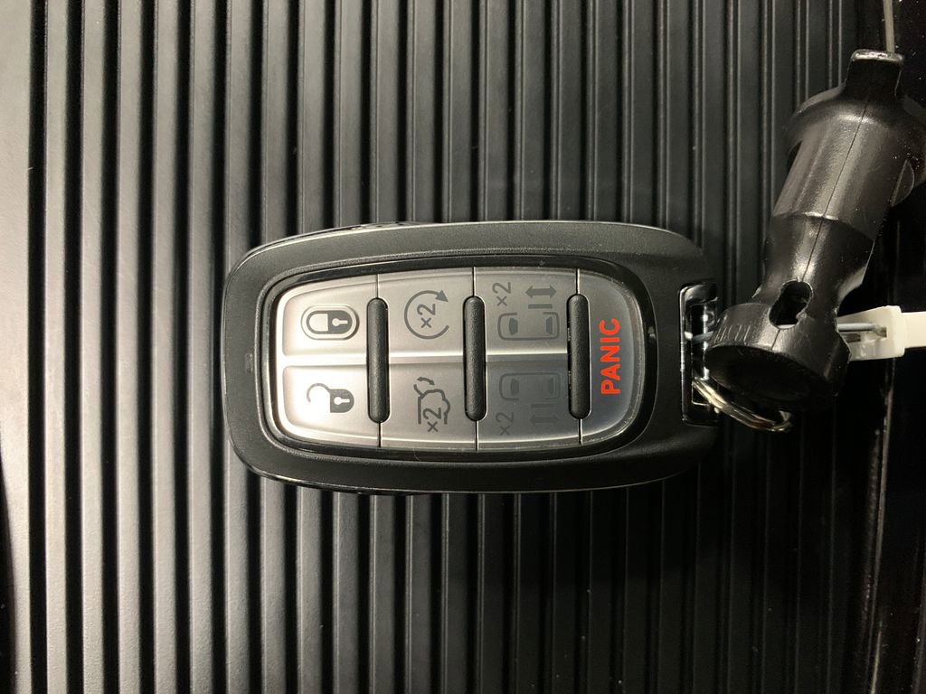 Used 2023 Chrysler Pacifica Touring-L FWD image 32