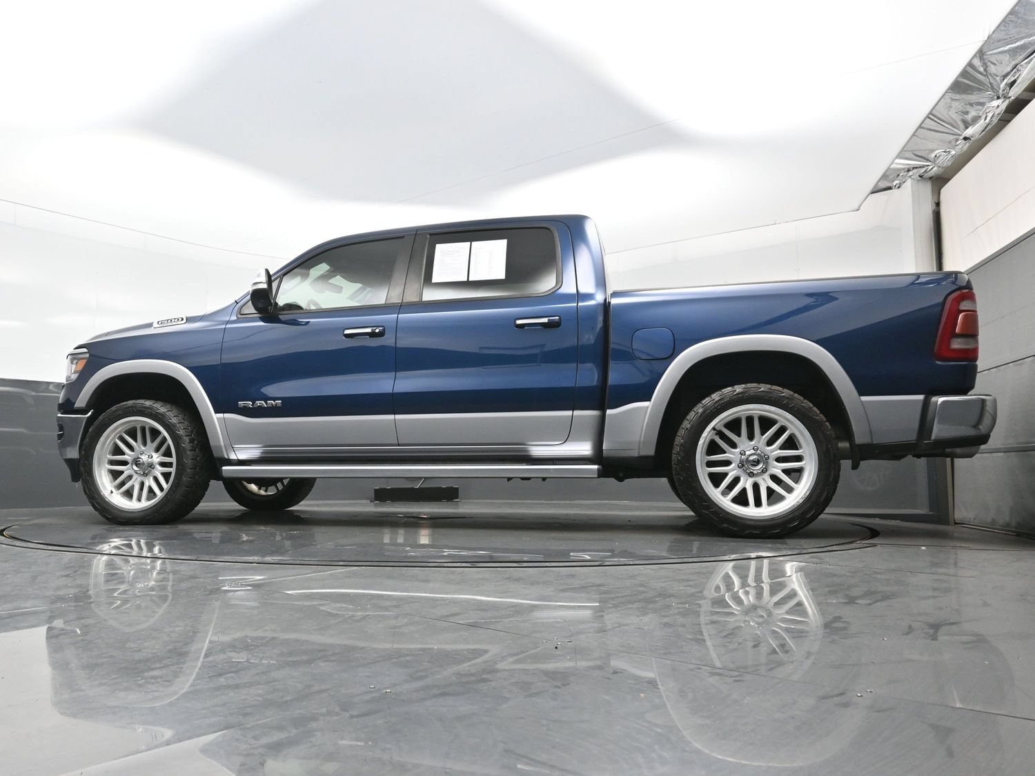 Used 2020 RAM 1500 Laramie AWD/4WD image 30