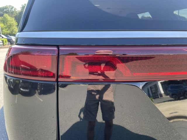Certified 2024 Kia Carnival LX FWD image 10