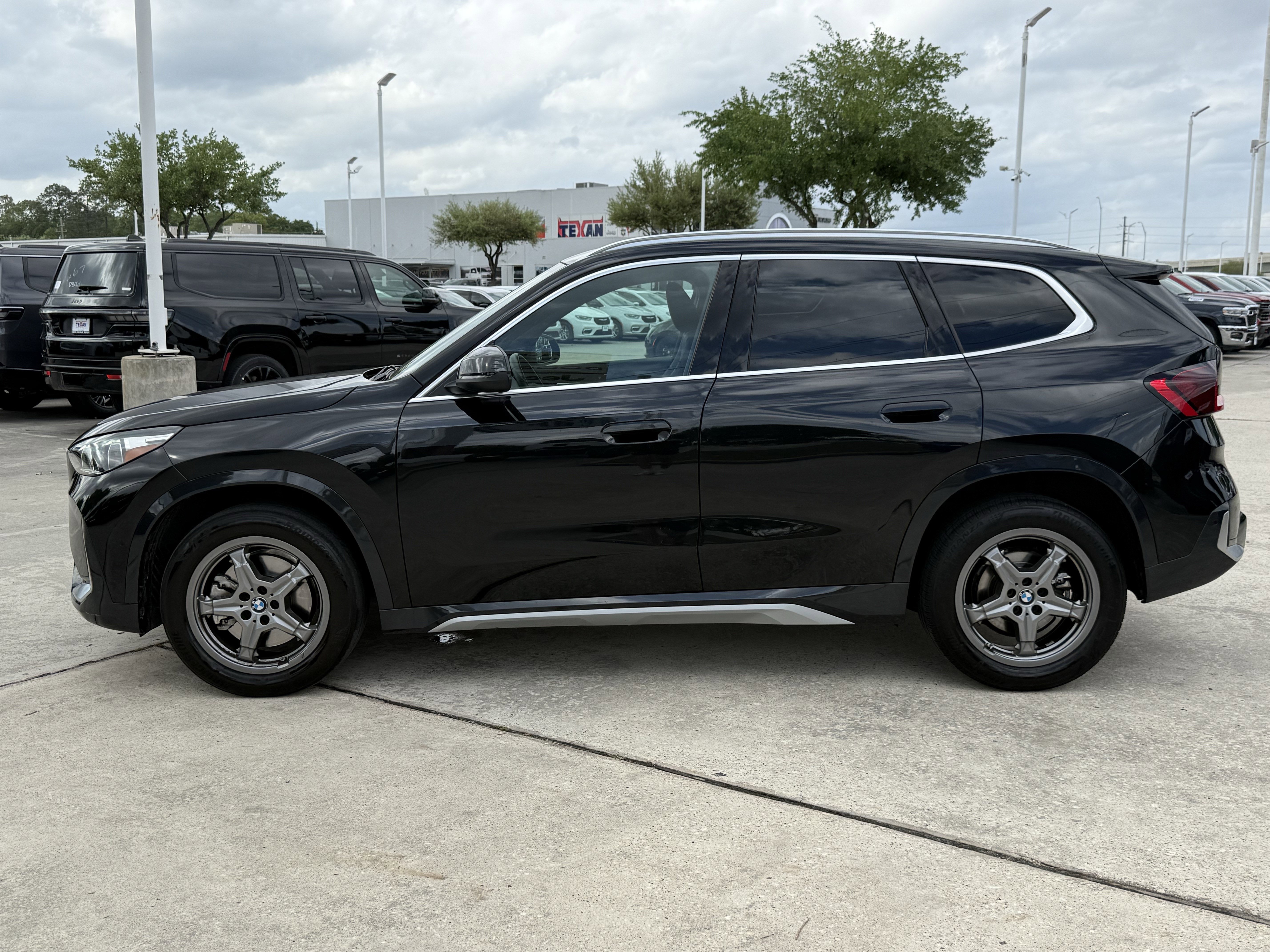 Used 2025 BMW X1 xDrive28i image 9
