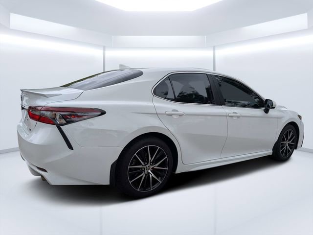 Used 2021 Toyota Camry SE FWD image 3