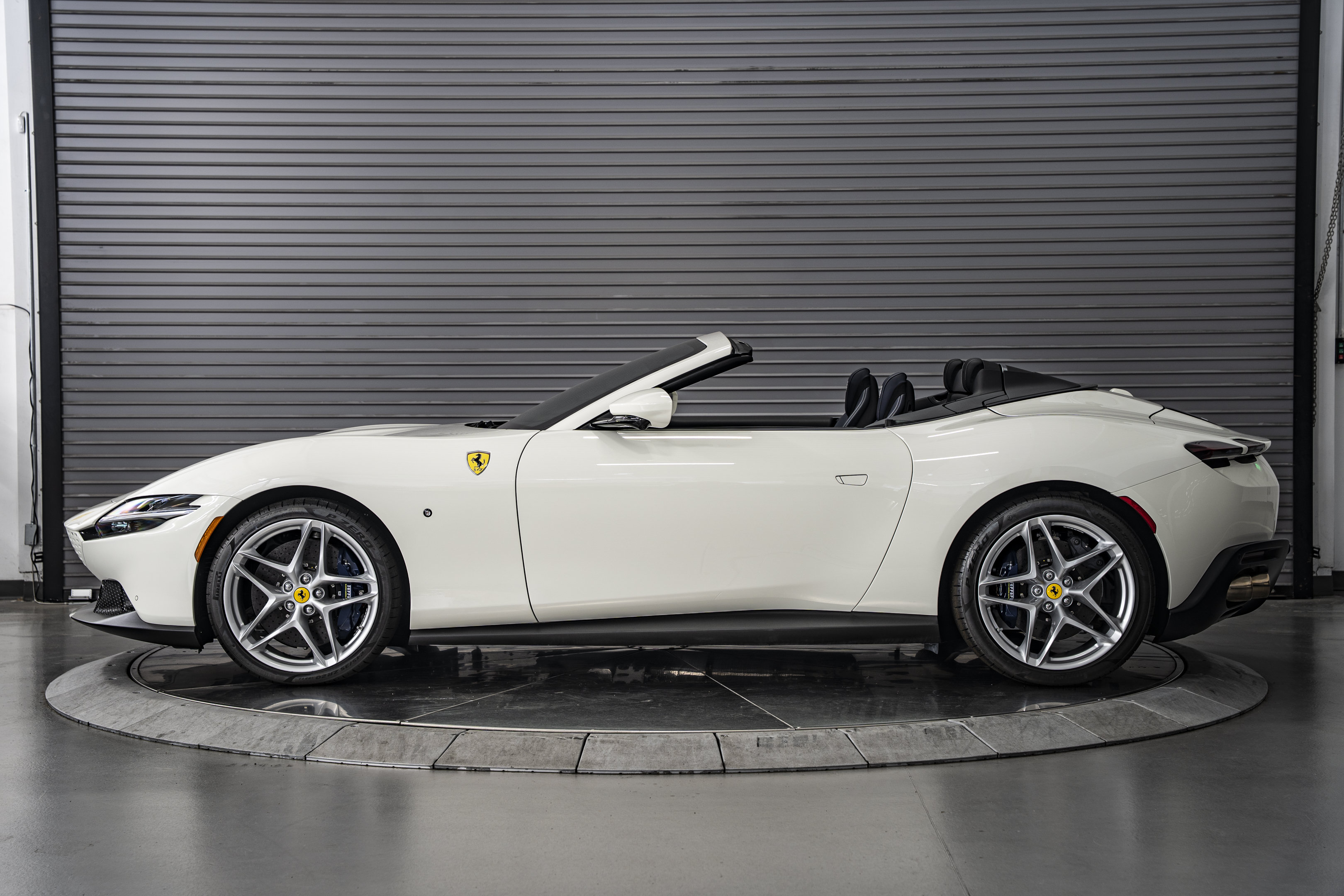Used 2026 Ferrari Roma Spider RWD image 2