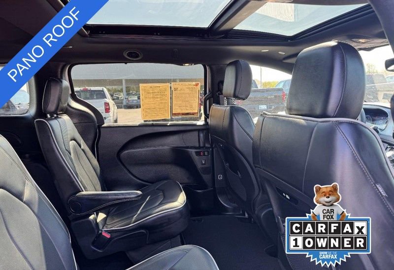 Used 2025 Chrysler Pacifica Limited image 12