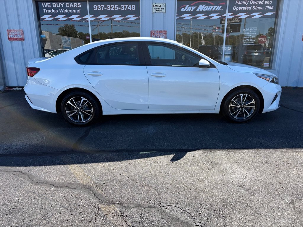 Used 2022 Kia Forte LXS FWD image 2