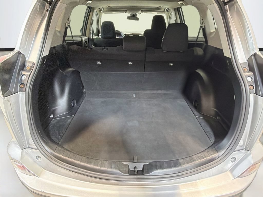 Used 2017 Toyota RAV4 XLE AWD/4WD image 19