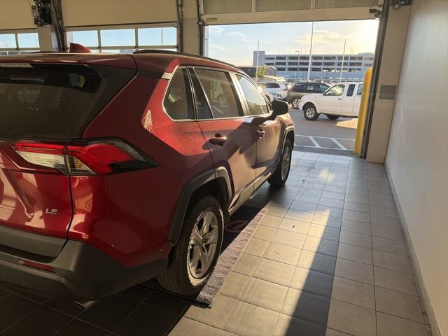 Used 2021 Toyota RAV4 LE image 4