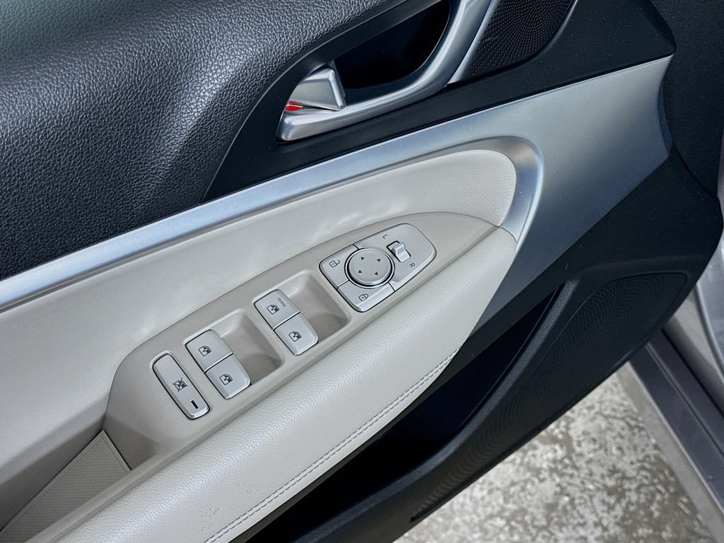 Used 2023 Genesis G70 2.0T AWD/4WD image 19