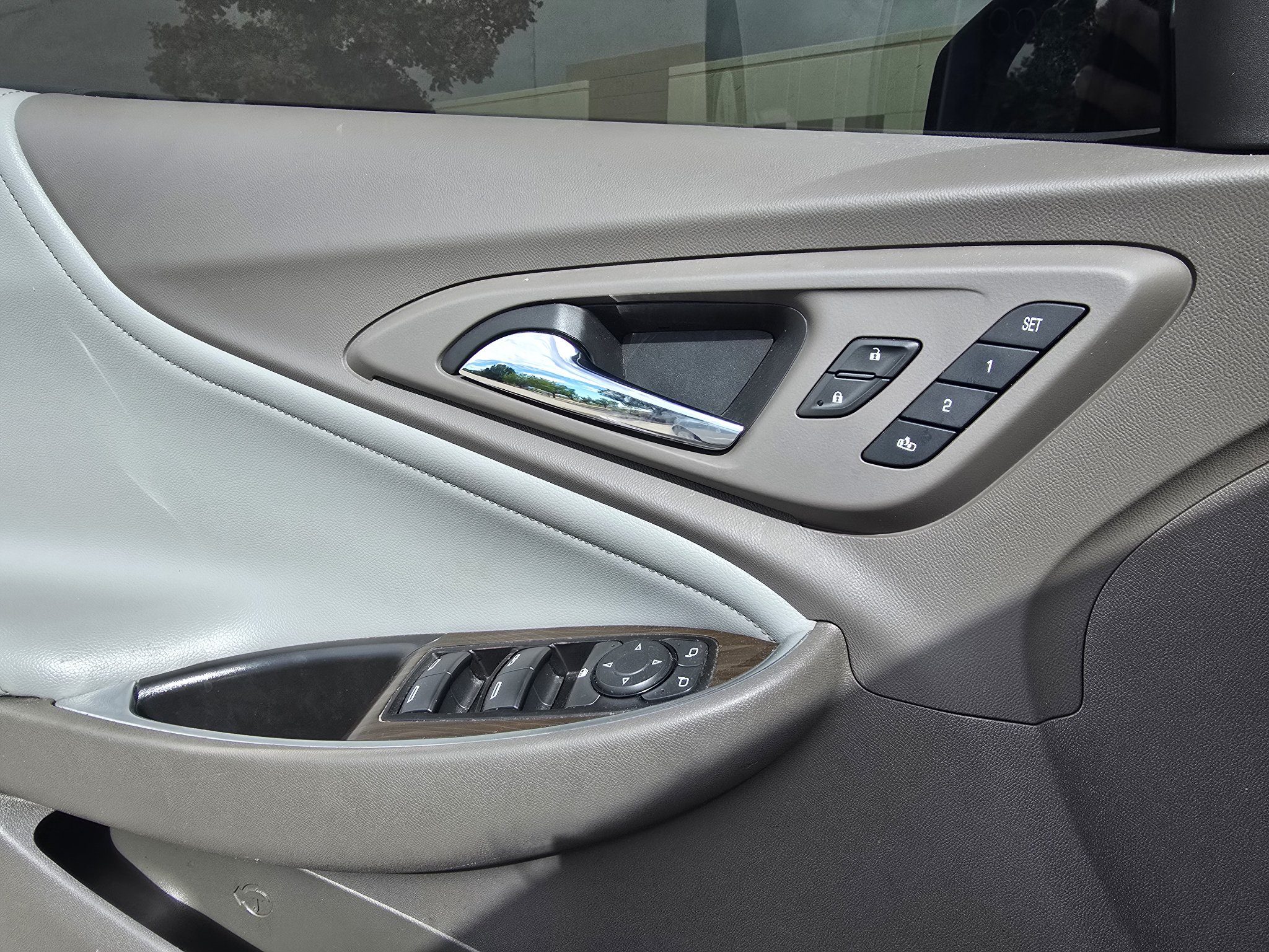 Used 2017 Chevrolet Malibu Premier w/ Driver Confidence Package FWD image 24