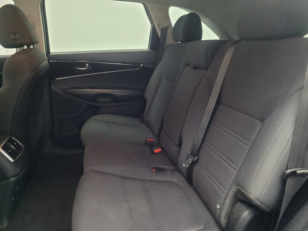 Used 2020 Kia Sorento FWD V6 image 18