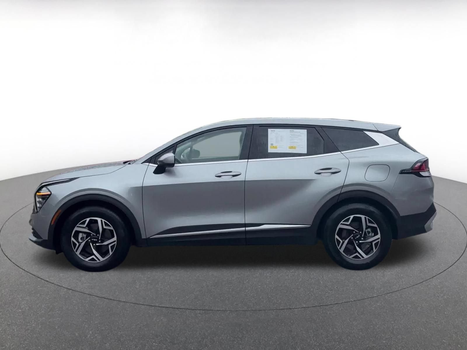 Used 2025 Kia Sportage LX FWD image 9