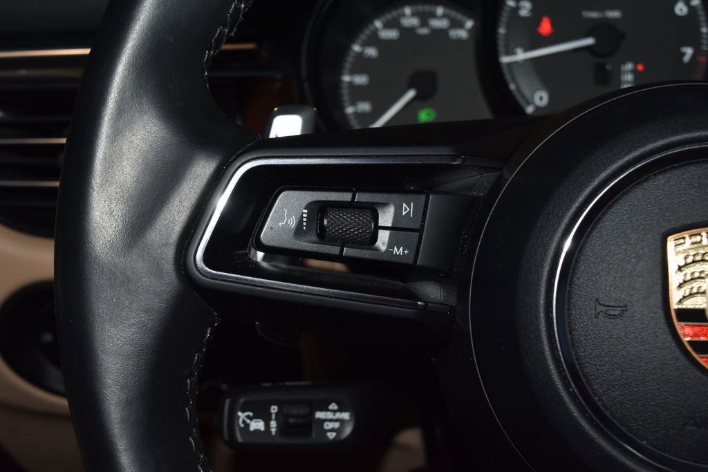 Used 2023 Porsche Macan Turbo image 10