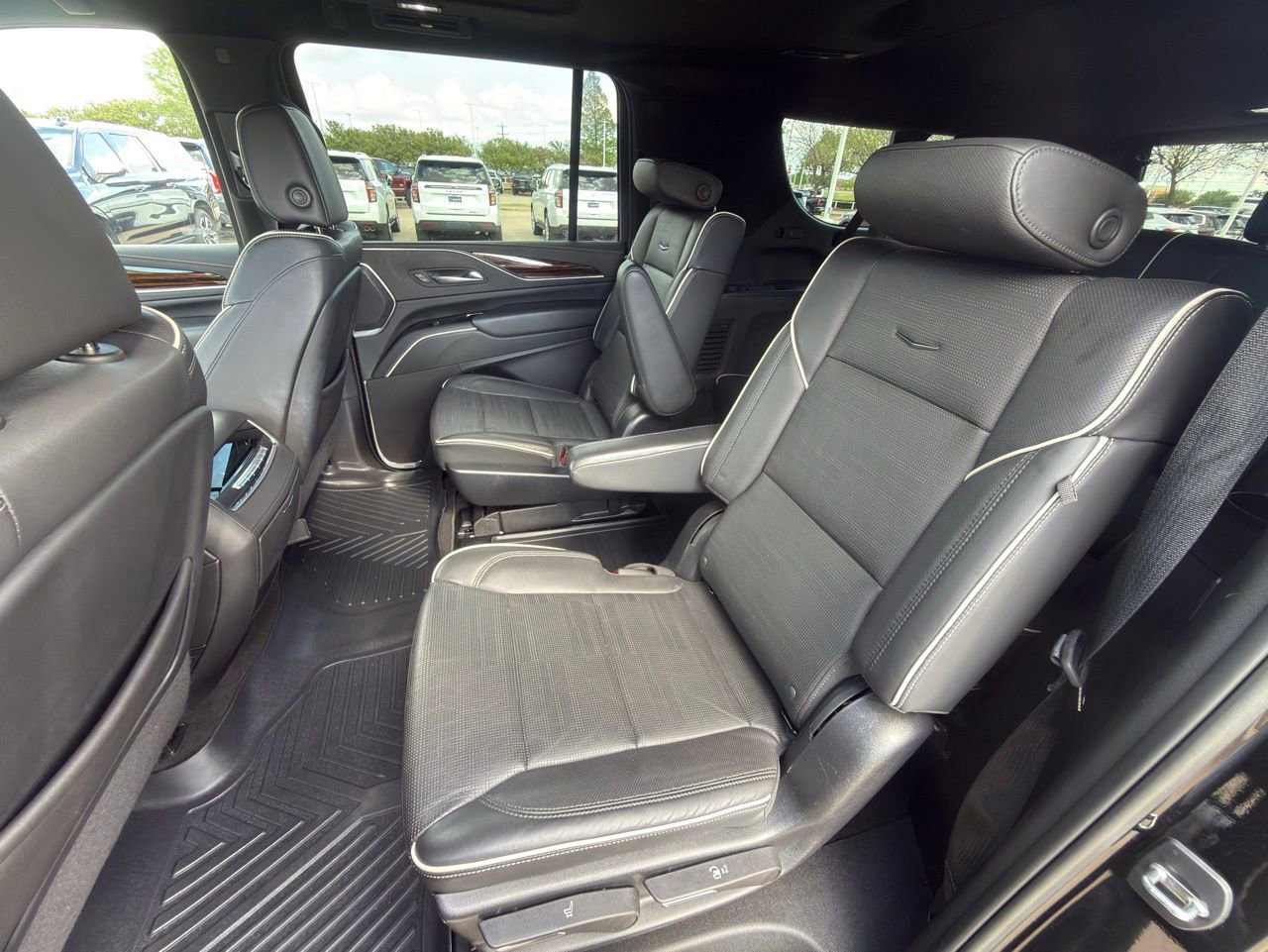 Used 2023 Cadillac Escalade ESV Premium Luxury w/ LPO, Illumination Package image 7