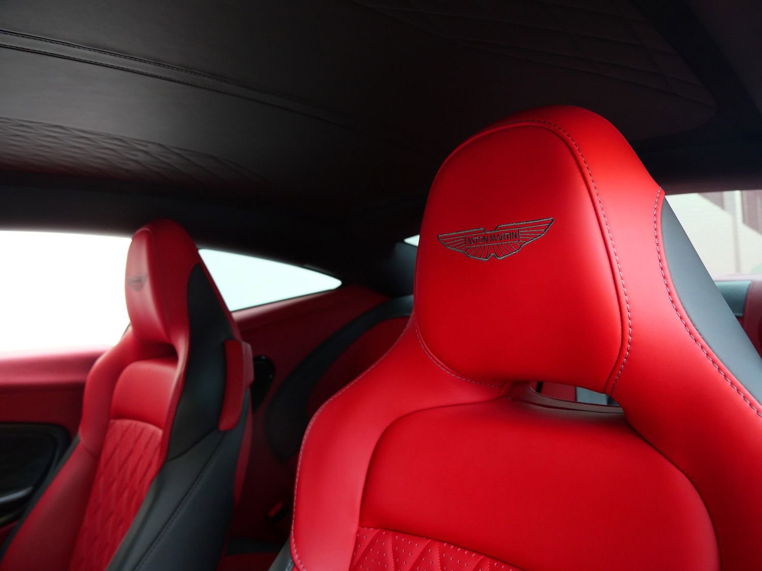 Used 2024 Aston Martin DB12 Coupe RWD image 5