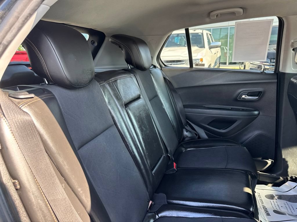 Used 2018 Chevrolet Trax LT w/ Redline Edition FWD image 19