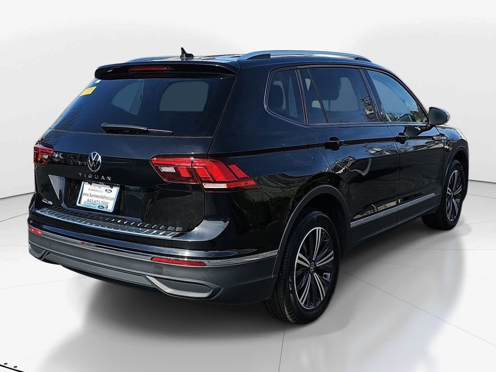 Used 2024 Volkswagen Tiguan SE image 4