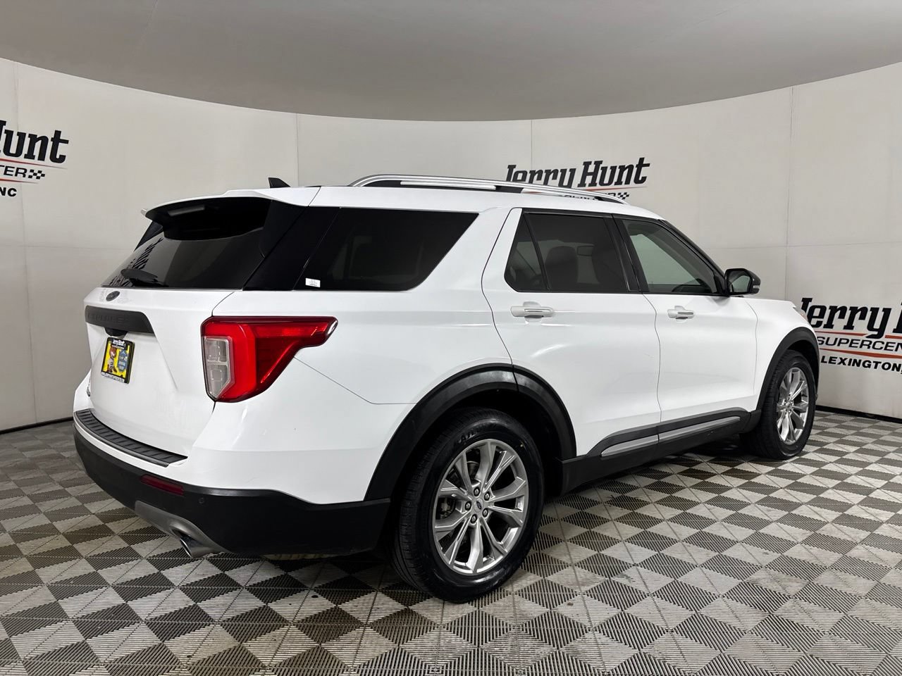 Used 2022 Ford Explorer Limited w/ Equipment Group 301A RWD image 4