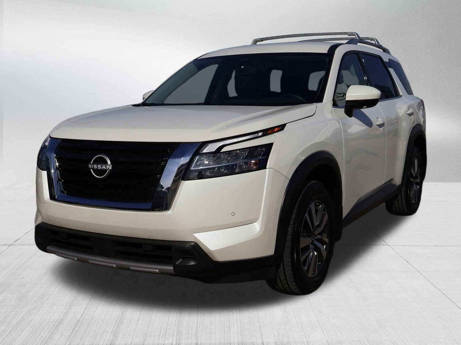 Used 2024 Nissan Pathfinder SL image 3