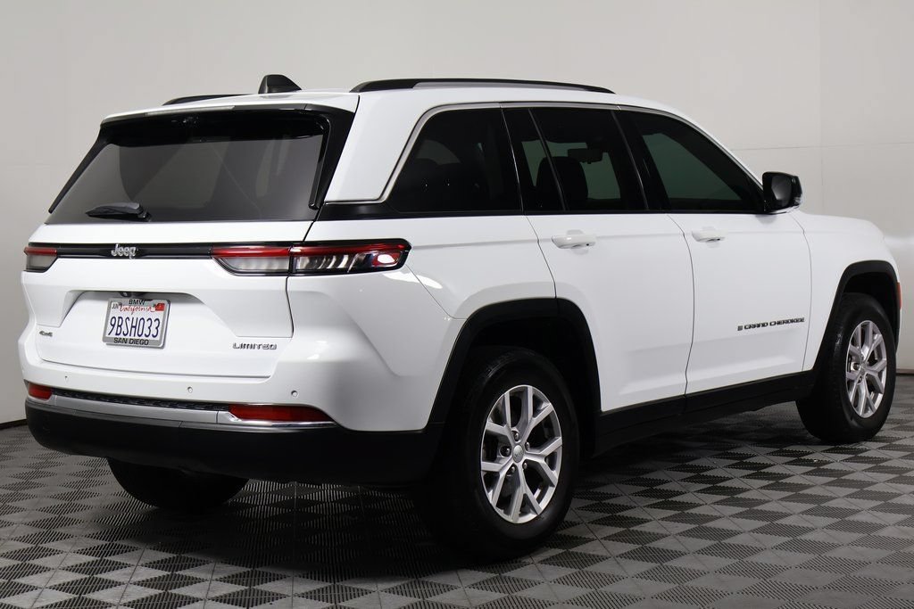 Used 2022 Jeep Grand Cherokee Limited w/ Luxury Tech Group II AWD/4WD image 4