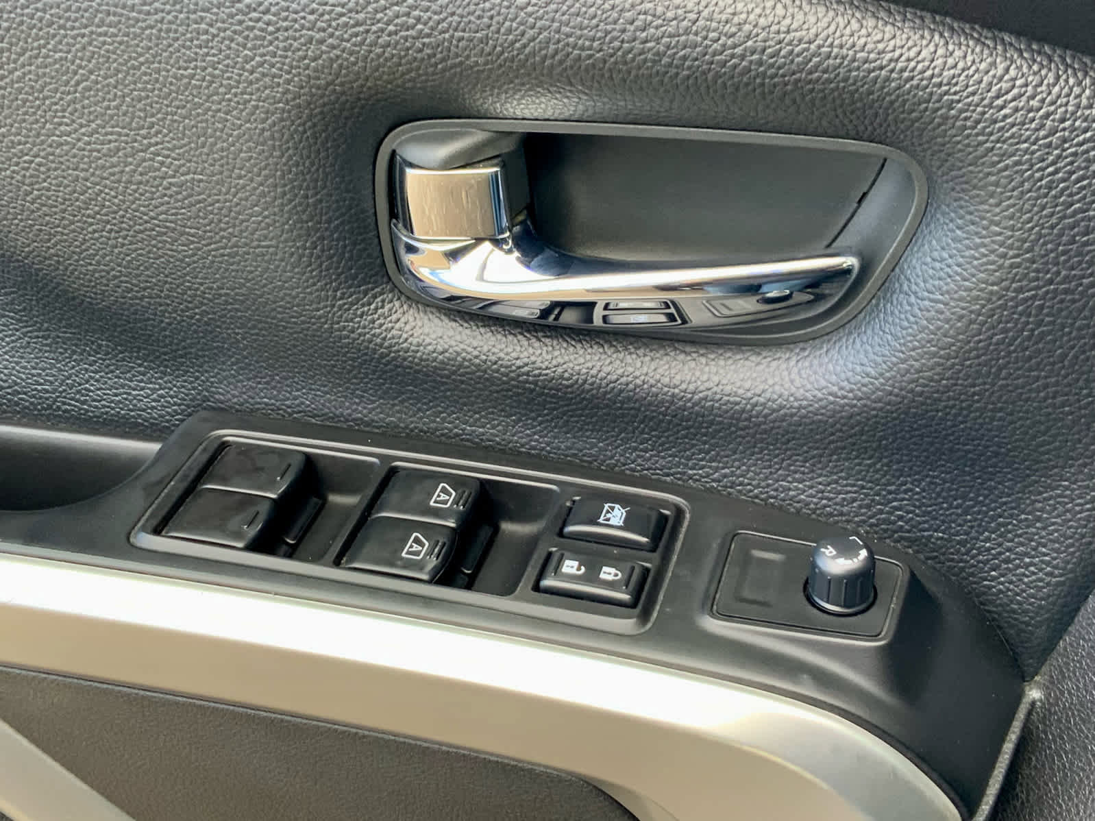 Used 2018 Nissan Titan PRO-4X image 53