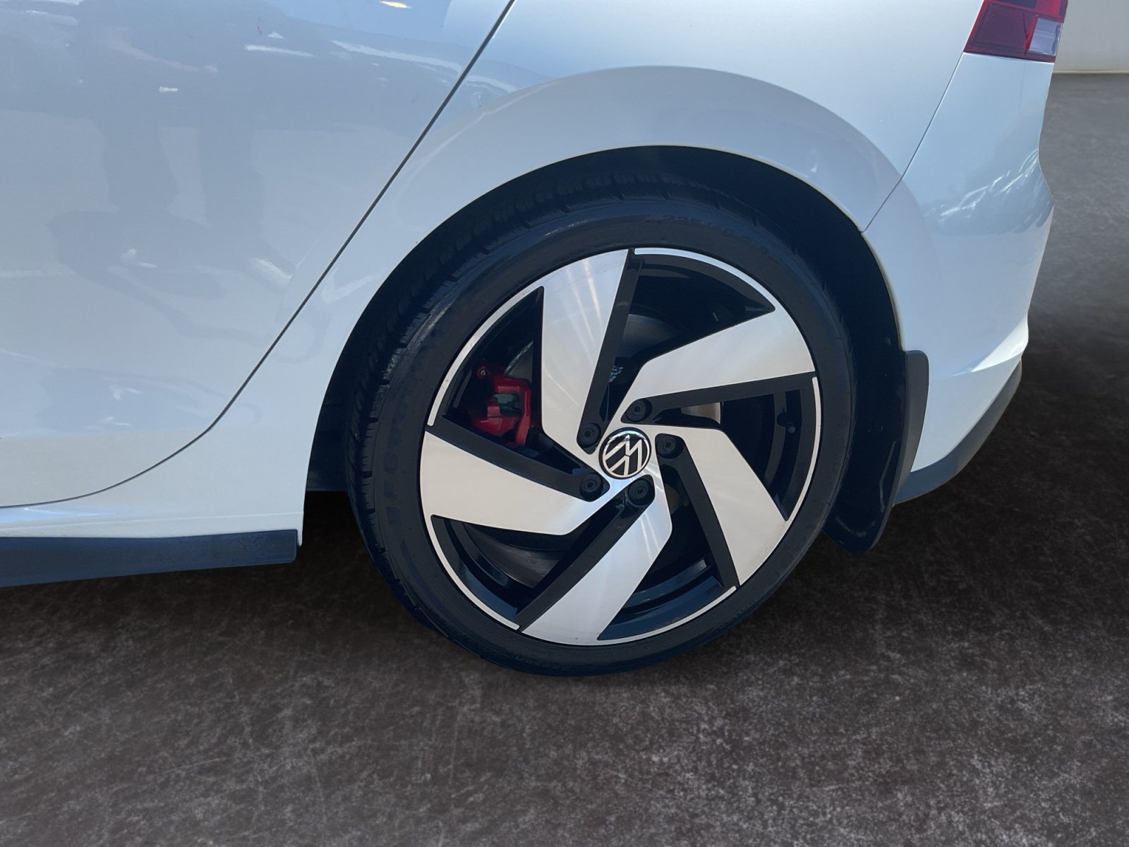 Used 2022 Volkswagen GTI SE w/ SE Leather Package FWD image 9