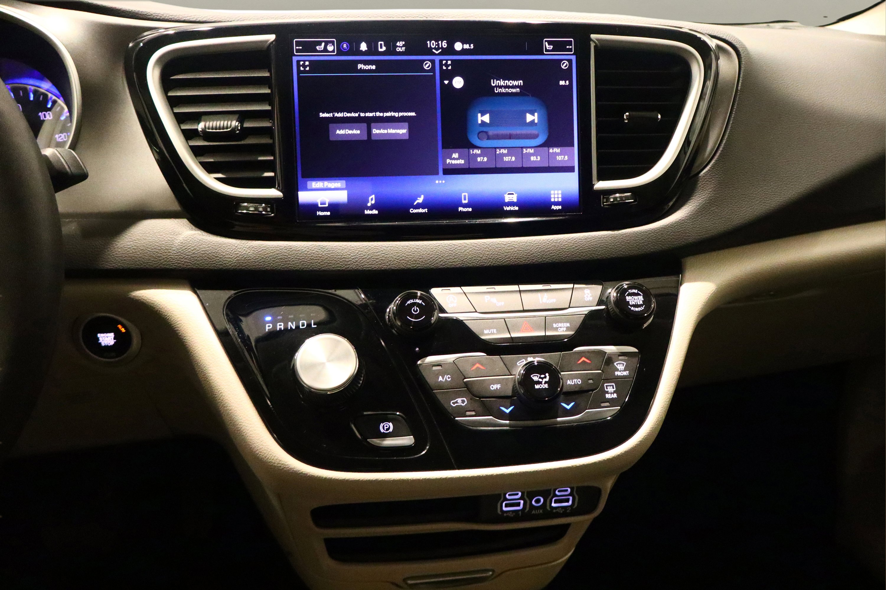 Used 2024 Chrysler Pacifica Touring-L image 25