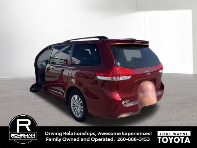 Used 2013 Toyota Sienna XLE w/ Preferred Accessory Pkg image 5