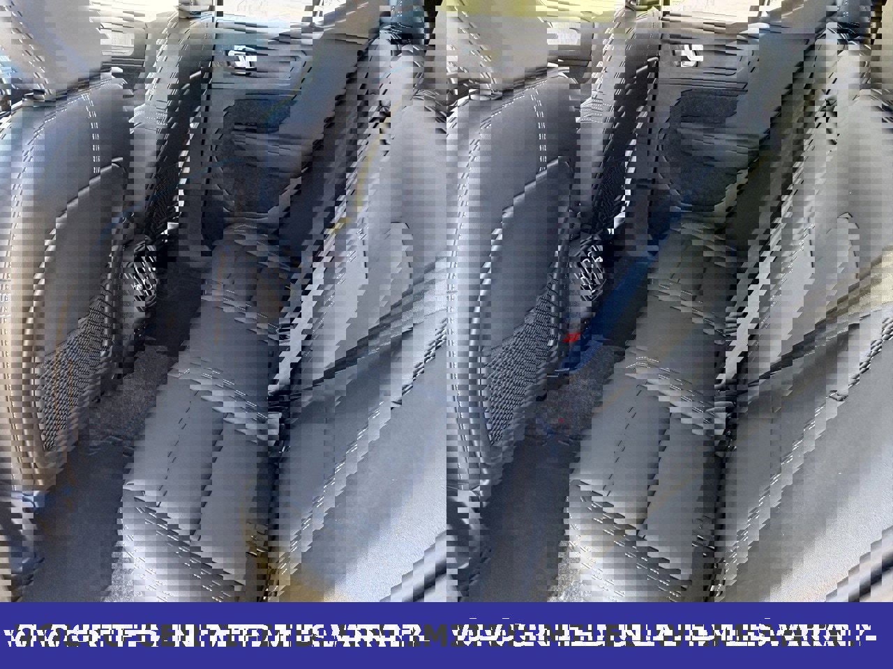 Certified 2025 Volvo XC40 B5 Core image 30