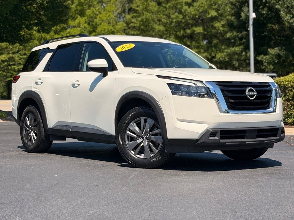 Used 2024 Nissan Pathfinder SV FWD image 2