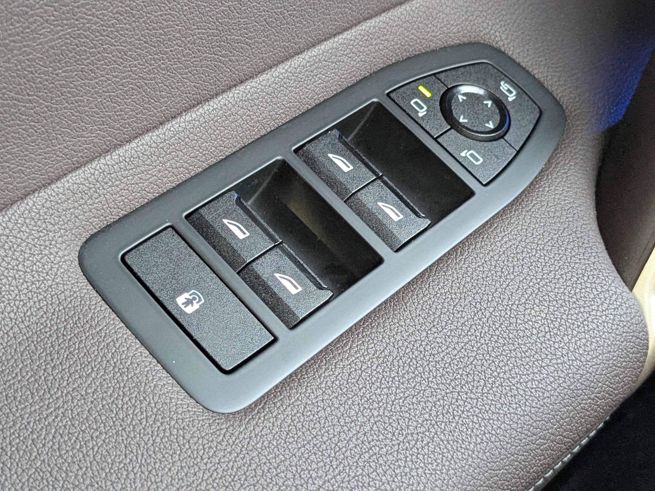 Used 2023 BMW iX xDrive50 w/ Sport Package image 29