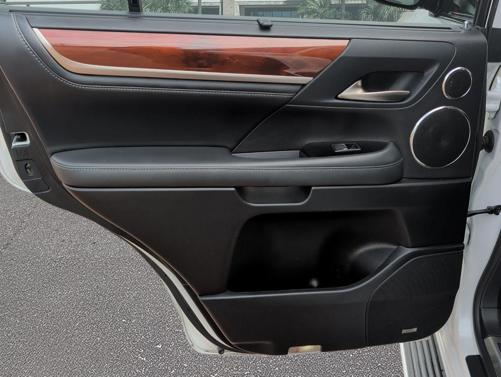 Used 2019 Lexus LX 570 4WD w/ Luxury Package image 24