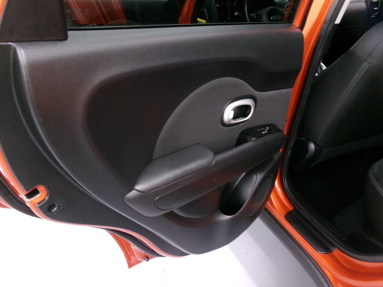 Used 2018 Kia Soul + FWD image 23