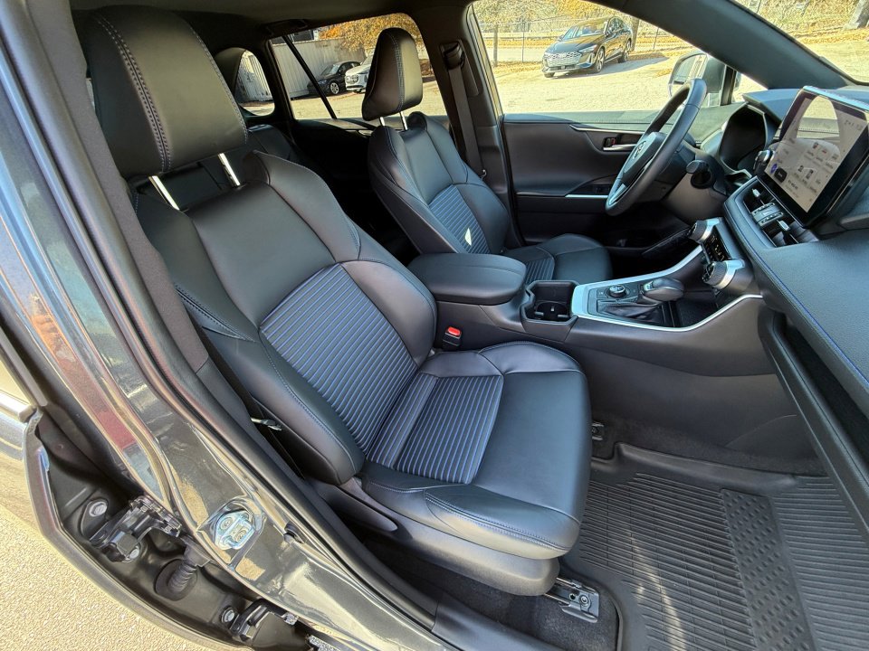 Used 2023 Toyota RAV4 XSE image 32