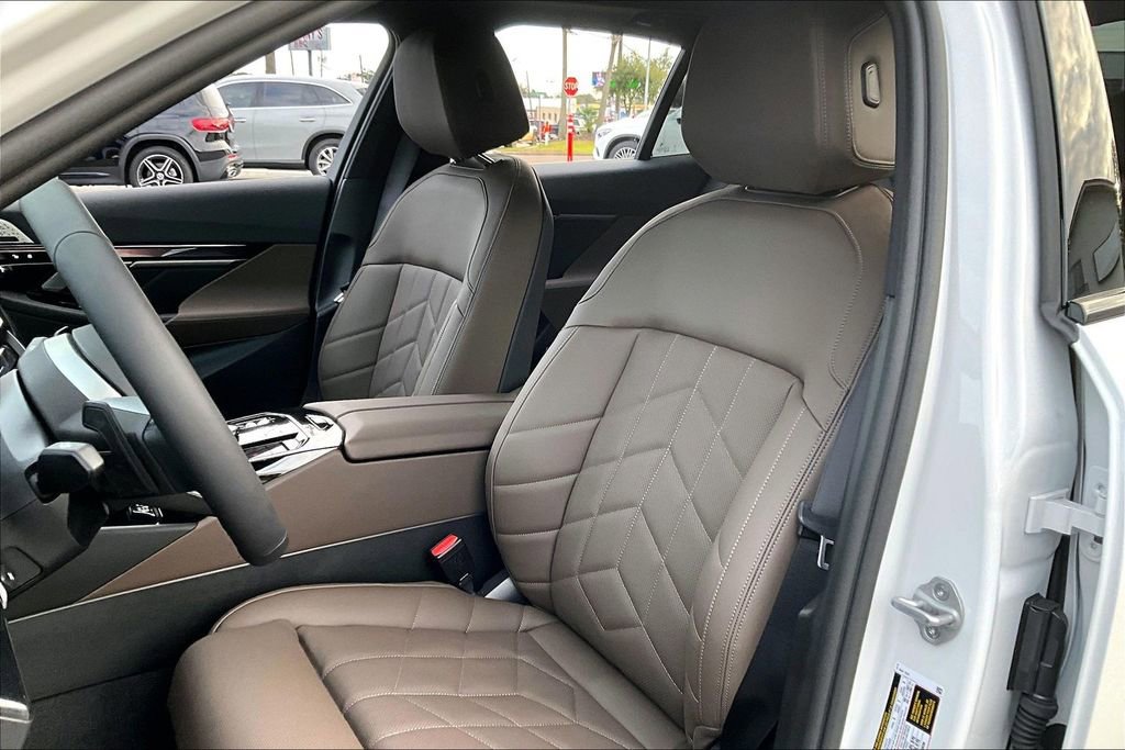 New 2026 BMW 550e xDrive image 8