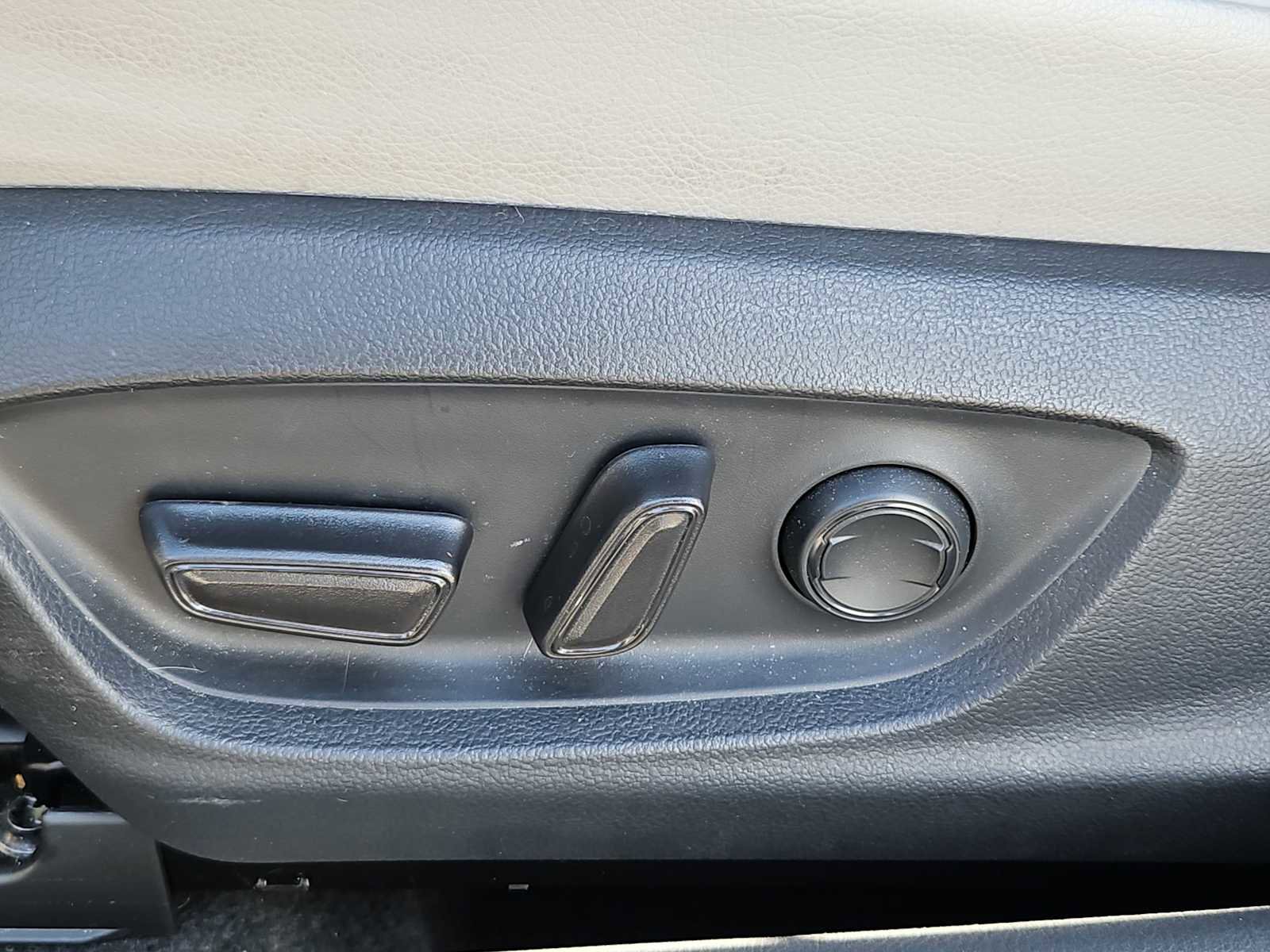 Used 2024 Toyota Camry SE FWD image 17