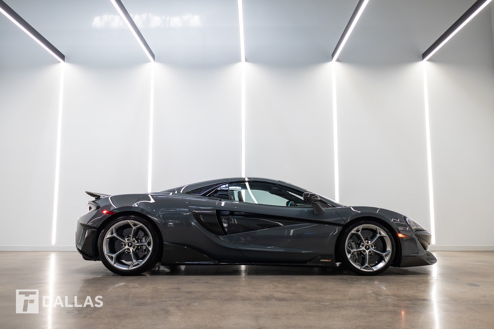 Used 2020 McLaren 600LT Spider RWD image 22