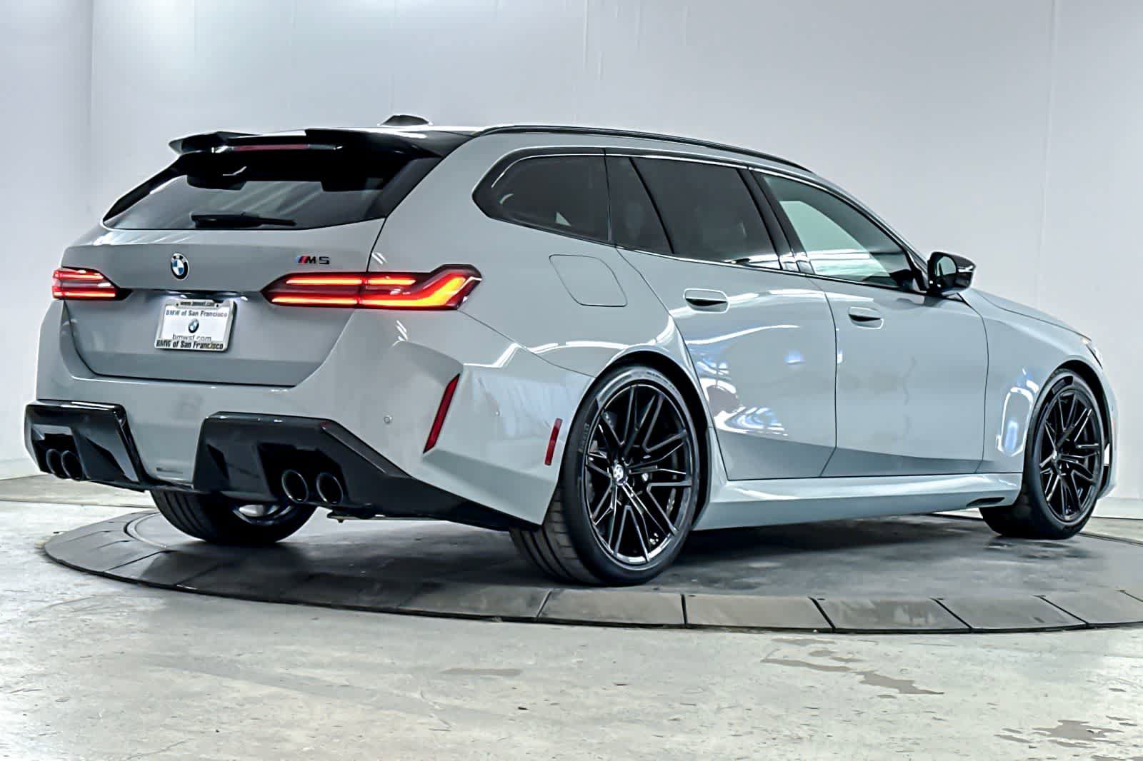 Used 2025 BMW M5 Touring w/ Executive Package image 2